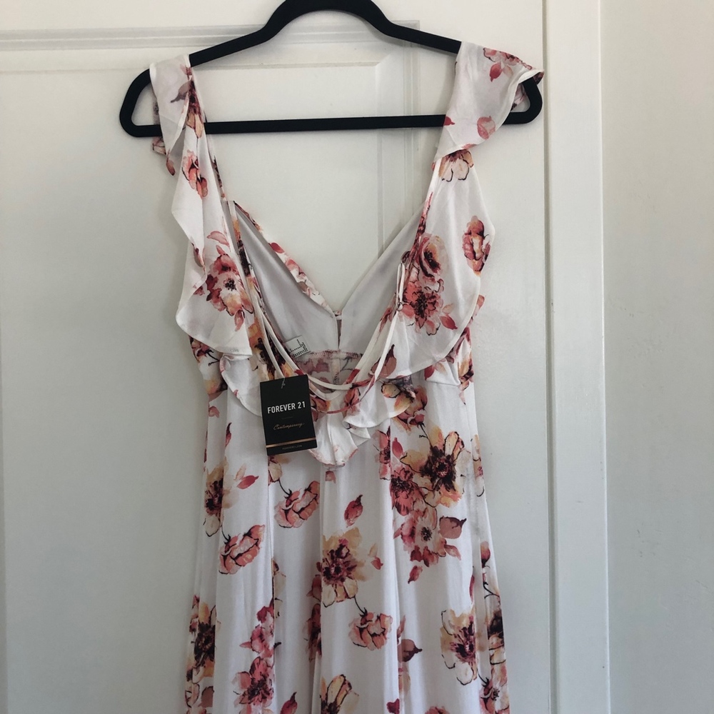 NWT Beautiful Floral Jumpsuit with Ruffle Sleeves - Picture 6 of 6